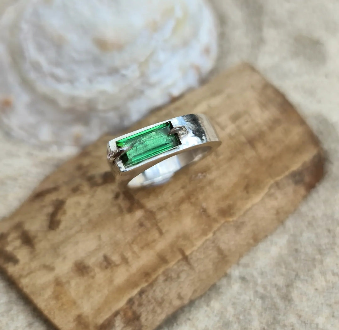 Tourmaline Kelp Green Signet (7 3/4)